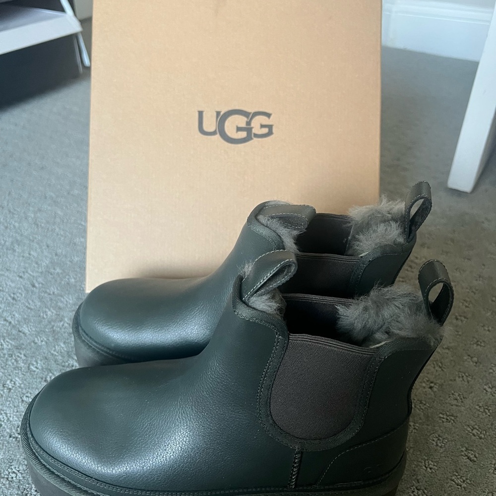 UGG Chelsea Platform Dark Green Leather Boots with Fur Lining